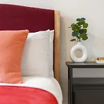 Central London 3Br In A Stucco Townhouse