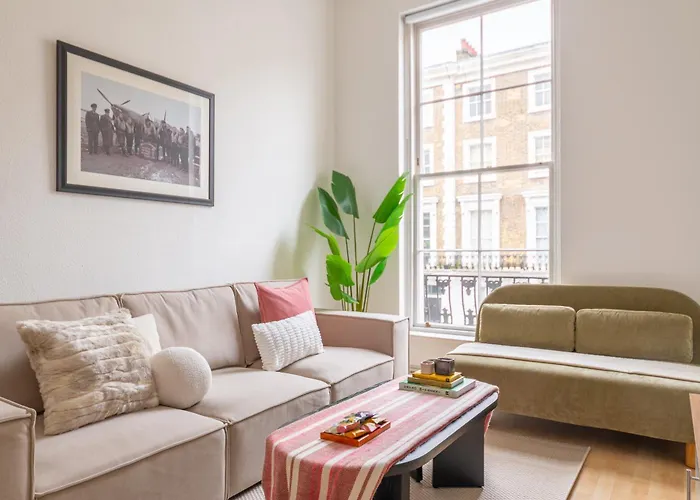 Central London 3Br In A Stucco Townhouse
