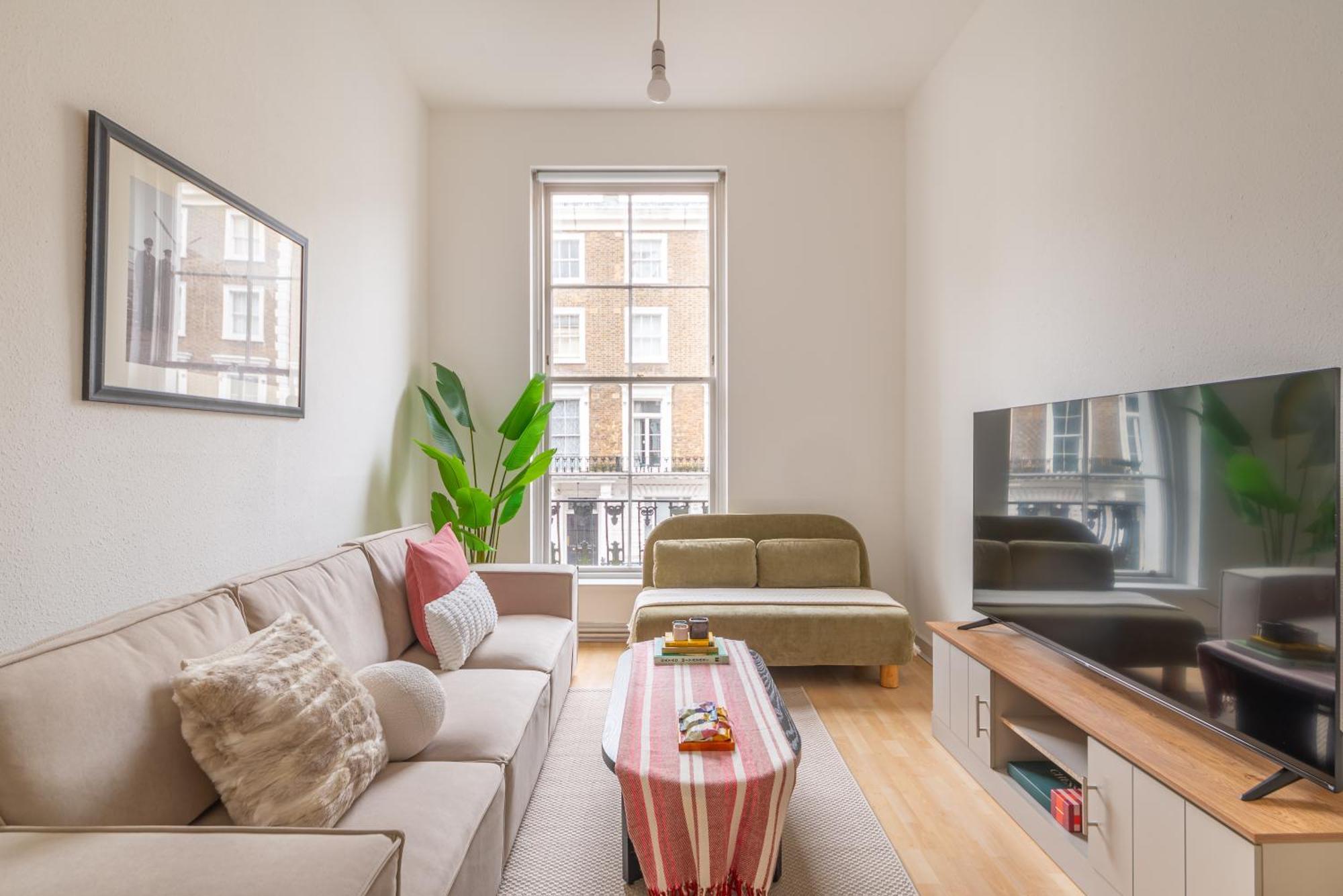 Central London 3Br In A Stucco Townhouse *