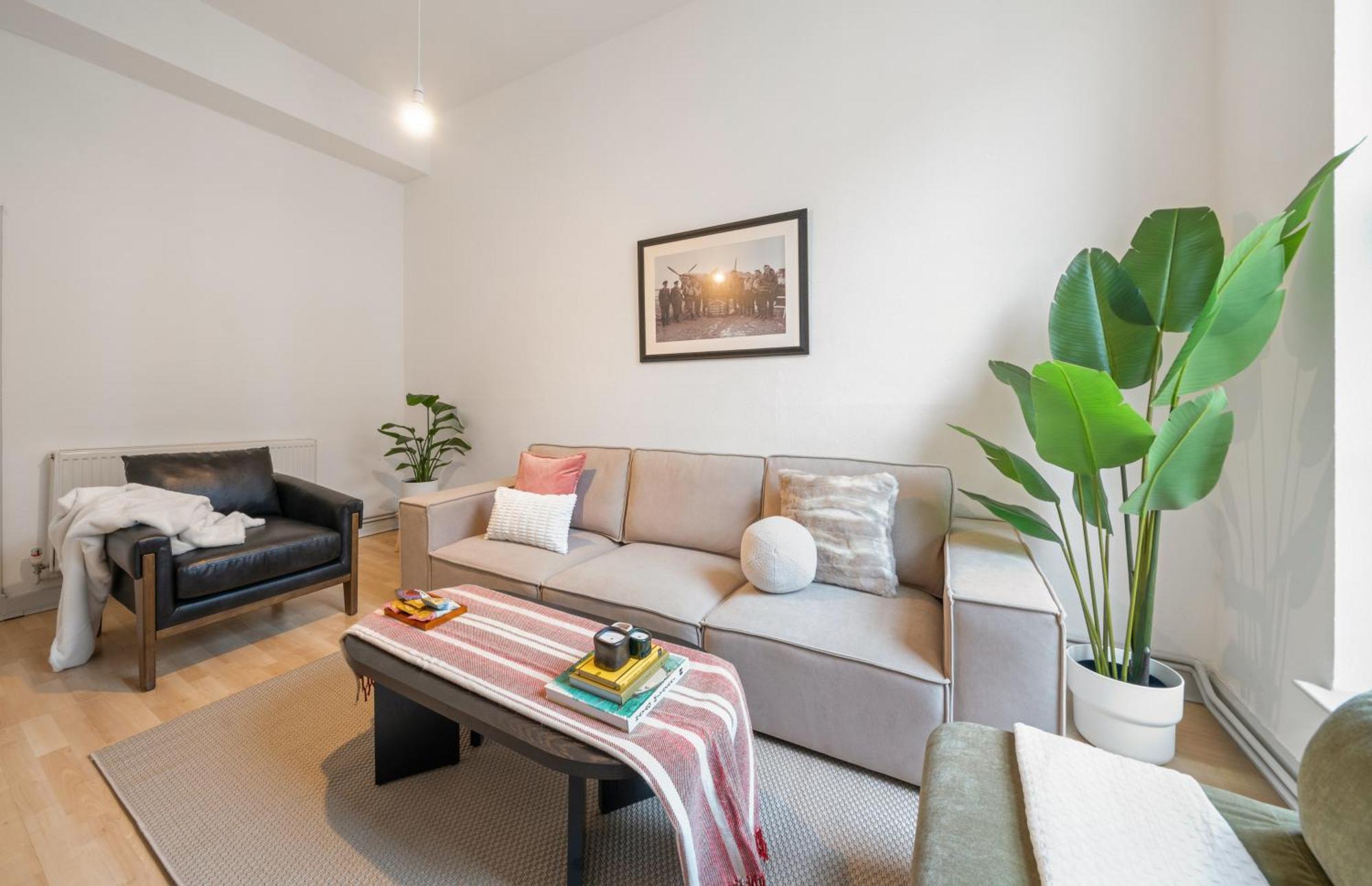 Central London 3Br In A Stucco Townhouse Apartment